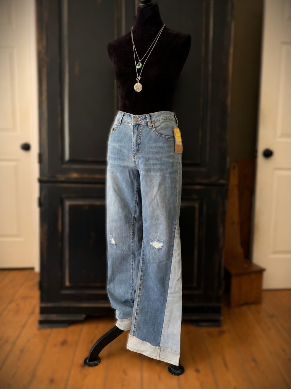 TRU LUXE JEANS | Distressed Flare Jeans | Bohemian Style | Women's Size 4